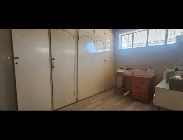 5 BEDROOM HOUSE FOR SALE IN PRETORIA GARDENS